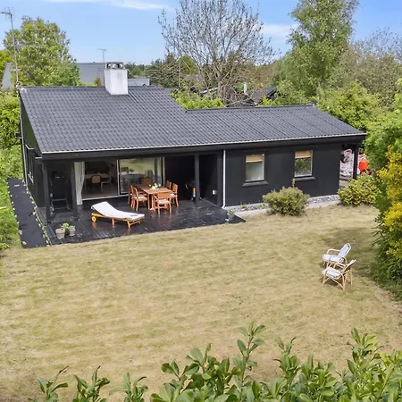 Sulo - 1km From The Sea By Interhome Dronningmolle
